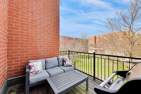 Tiny photo for 4010 N Clark Street #C, Chicago, IL 60613 (MLS # 12610228)