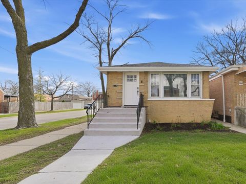 Tiny photo for 5301 S Menard Avenue, Chicago, IL 60638 (MLS # 12676049)