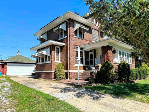 Photo of 404 E 5TH Street, Johnston City, IL 62951 (MLS # EB458721)