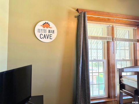 Tiny photo for 404 E 5TH Street, Johnston City, IL 62951 (MLS # EB458721)