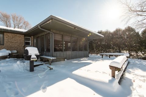 Tiny photo for 407 Farmington Avenue, Joliet, IL 60435 (MLS # 12528830)