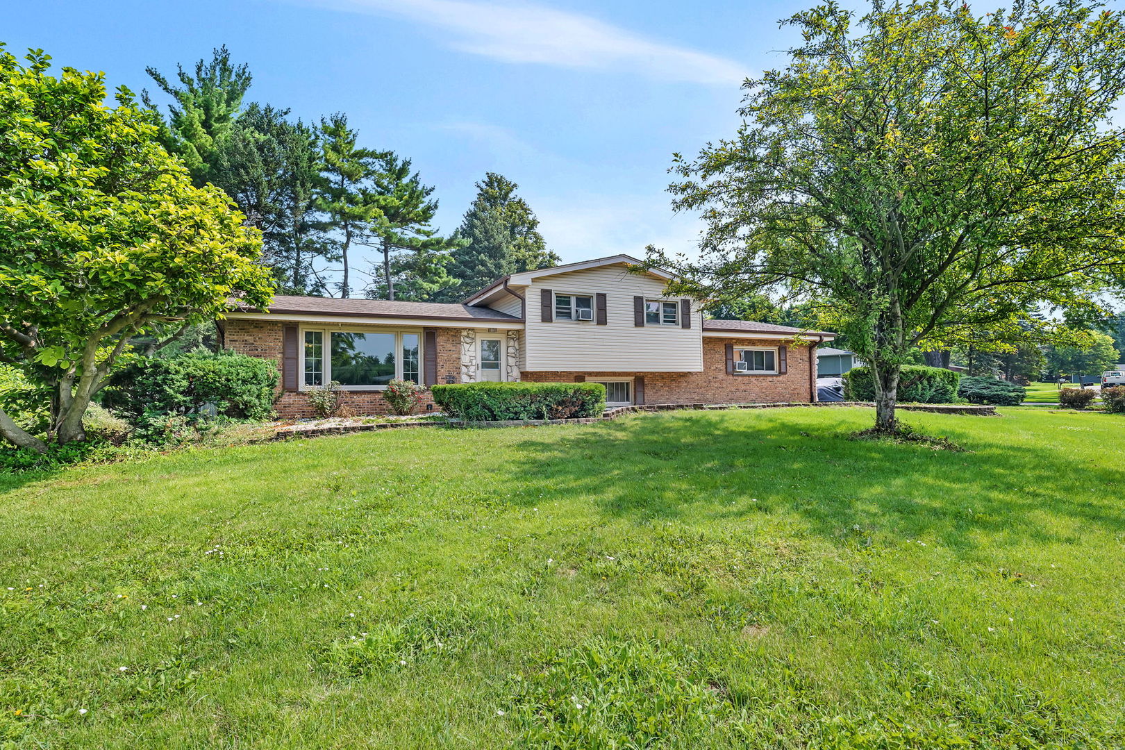 20W260 Meadow Lane