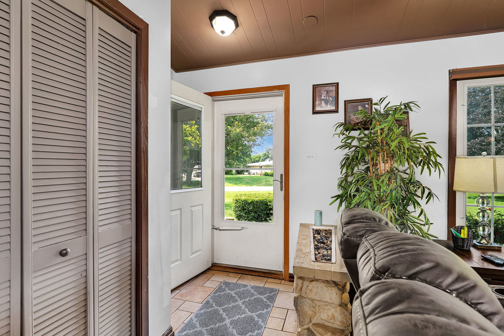 20W260 Meadow Lane