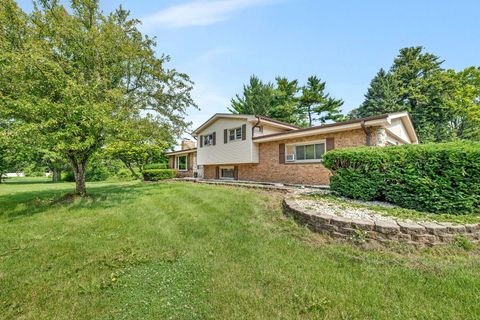 Photo of 20W260 Meadow Lane, Lemont, IL 60439 (MLS # 12423548)