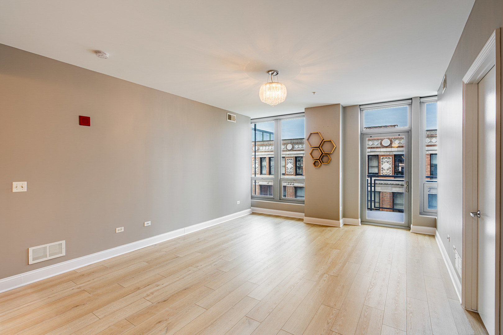 565 W Quincy Street 1008