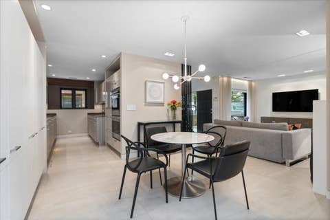 Tiny photo for 345 W BARRY Avenue #8, Chicago, IL 60657 (MLS # 12737973)