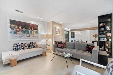 Tiny photo for 345 W BARRY Avenue #8, Chicago, IL 60657 (MLS # 12737973)