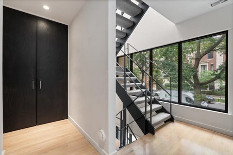 Tiny photo for 345 W BARRY Avenue #8, Chicago, IL 60657 (MLS # 12737973)