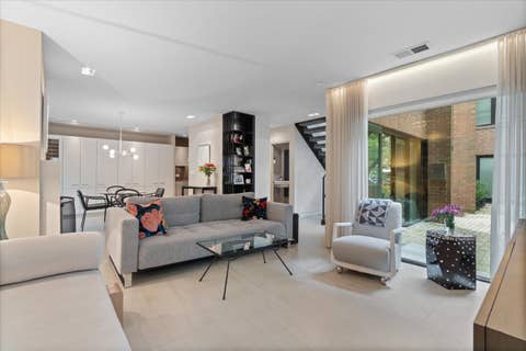 Tiny photo for 345 W BARRY Avenue #8, Chicago, IL 60657 (MLS # 12737973)