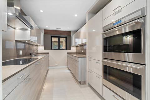 Tiny photo for 345 W BARRY Avenue #8, Chicago, IL 60657 (MLS # 12737973)