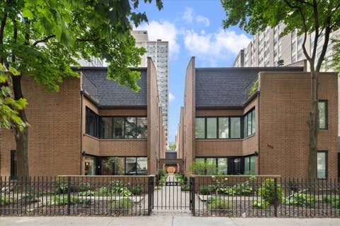 Photo of 345 W BARRY Avenue #8, Chicago, IL 60657 (MLS # 12737973)