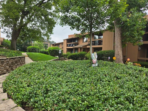 Tiny photo for 8090 Garfield Avenue #3-1, Burr Ridge, IL 60527 (MLS # 12667670)