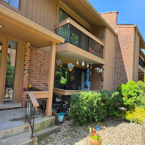 Tiny photo for 8090 Garfield Avenue #3-1, Burr Ridge, IL 60527 (MLS # 12667670)