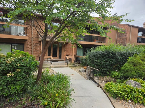 Tiny photo for 8090 Garfield Avenue #3-1, Burr Ridge, IL 60527 (MLS # 12667670)