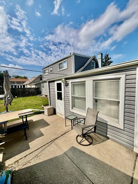 Tiny photo for 6737 104th Place, Chicago Ridge, IL 60415 (MLS # 12479675)