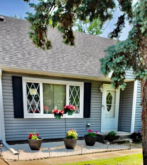 Tiny photo for 6737 104th Place, Chicago Ridge, IL 60415 (MLS # 12479675)