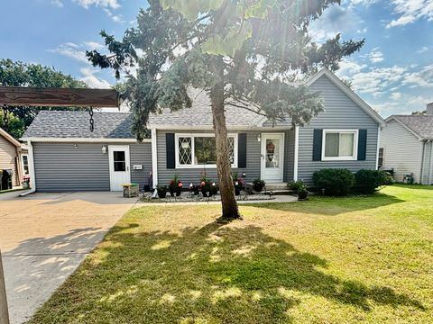 Tiny photo for 6737 104th Place, Chicago Ridge, IL 60415 (MLS # 12479675)