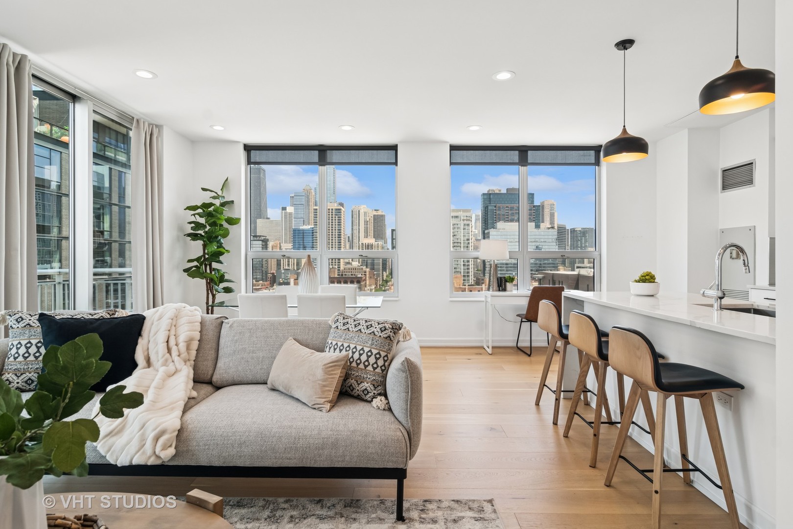 421 W Huron Street 1504