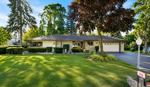 Photo of 1318 Sunset Drive, Schaumburg, IL 60193 (MLS # 12706064)