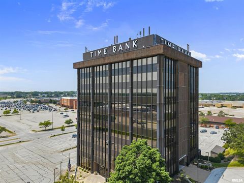 Photo of 100 E KIMBERLY Road #700, Davenport, IA 52806 (MLS # 12629763)