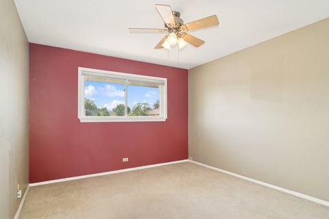 Tiny photo for 24A Kingery Quarter #202, Willowbrook, IL 60527 (MLS # 12465797)