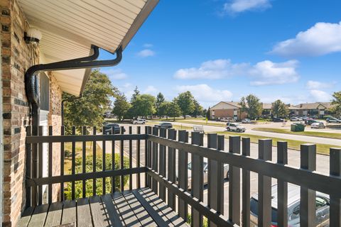 Tiny photo for 24A Kingery Quarter #202, Willowbrook, IL 60527 (MLS # 12465797)