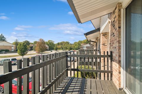 Tiny photo for 24A Kingery Quarter #202, Willowbrook, IL 60527 (MLS # 12465797)