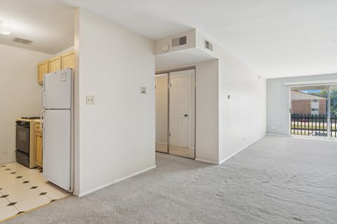 Tiny photo for 24A Kingery Quarter #202, Willowbrook, IL 60527 (MLS # 12465797)