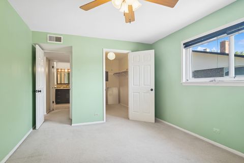 Tiny photo for 24A Kingery Quarter #202, Willowbrook, IL 60527 (MLS # 12465797)