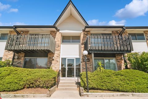 Photo of 24A Kingery Quarter #202, Willowbrook, IL 60527 (MLS # 12465797)