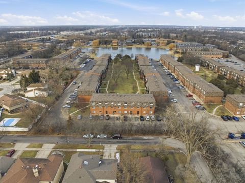 Tiny photo for 9350 Bay Colony Drive #3W, Des Plaines, IL 60016 (MLS # 12566702)