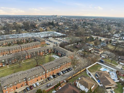 Tiny photo for 9350 Bay Colony Drive #3W, Des Plaines, IL 60016 (MLS # 12566702)