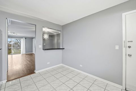 Tiny photo for 9350 Bay Colony Drive #3W, Des Plaines, IL 60016 (MLS # 12566702)