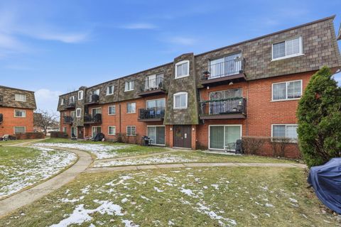 Tiny photo for 9350 Bay Colony Drive #3W, Des Plaines, IL 60016 (MLS # 12566702)