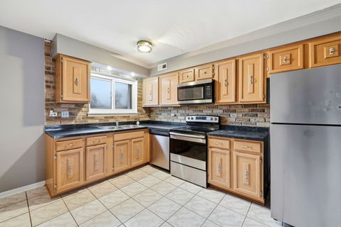 Tiny photo for 9350 Bay Colony Drive #3W, Des Plaines, IL 60016 (MLS # 12566702)