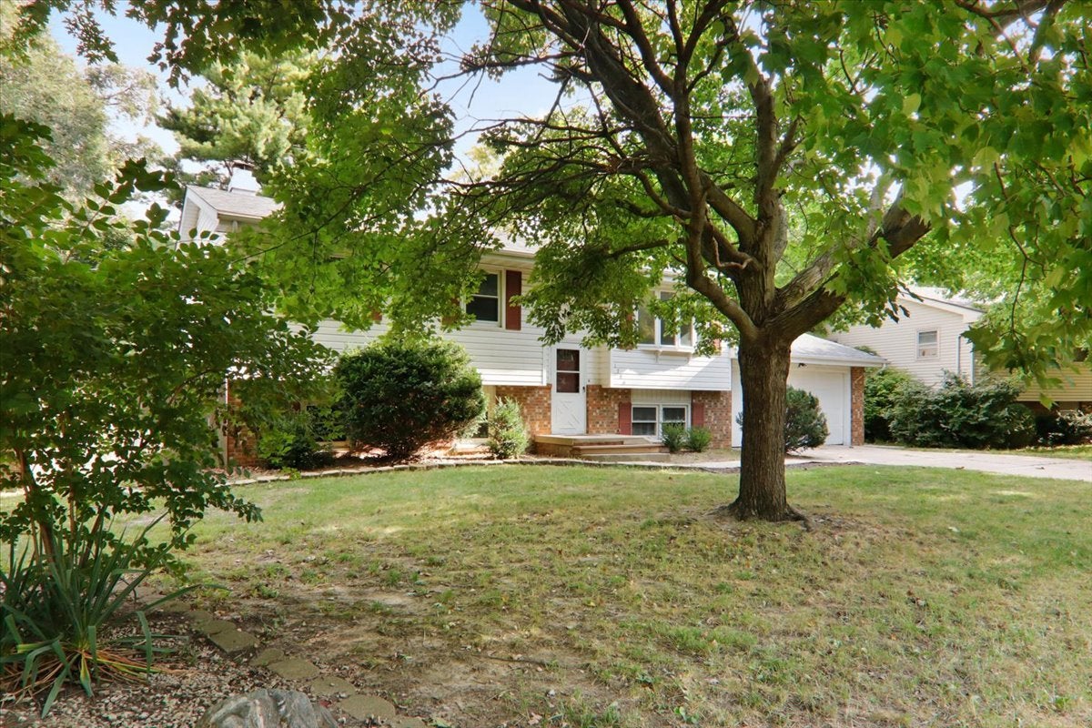 1706 Erin Drive