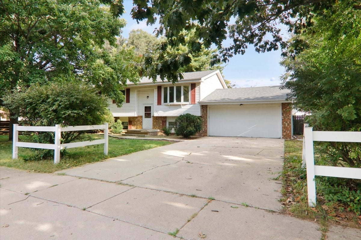 1706 Erin Drive
