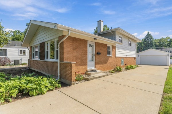 255 E PARKSIDE AVE, LOMBARD, IL 60148 - Image 38595198bbdaa053bfa7dbdde9c83735/3864168558