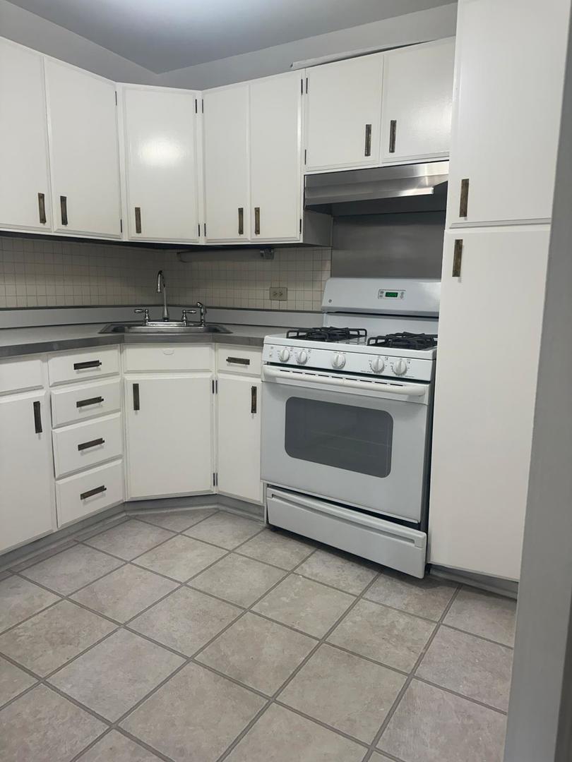 400 E RANDOLPH Street 921