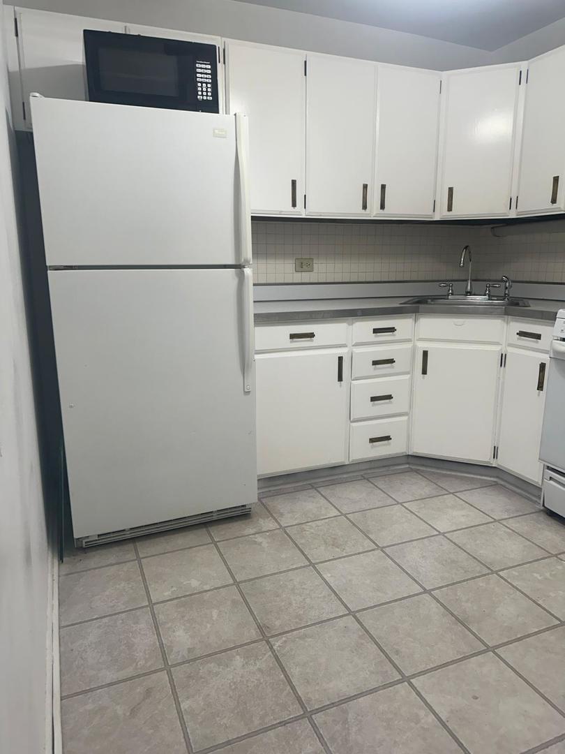 400 E RANDOLPH Street 921