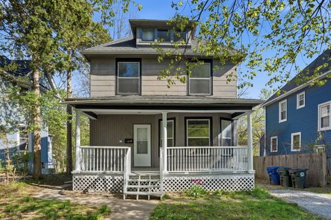 Photo of 1102 Kirkwood Boulevard, Davenport, IA 52803 (MLS # 12550002)