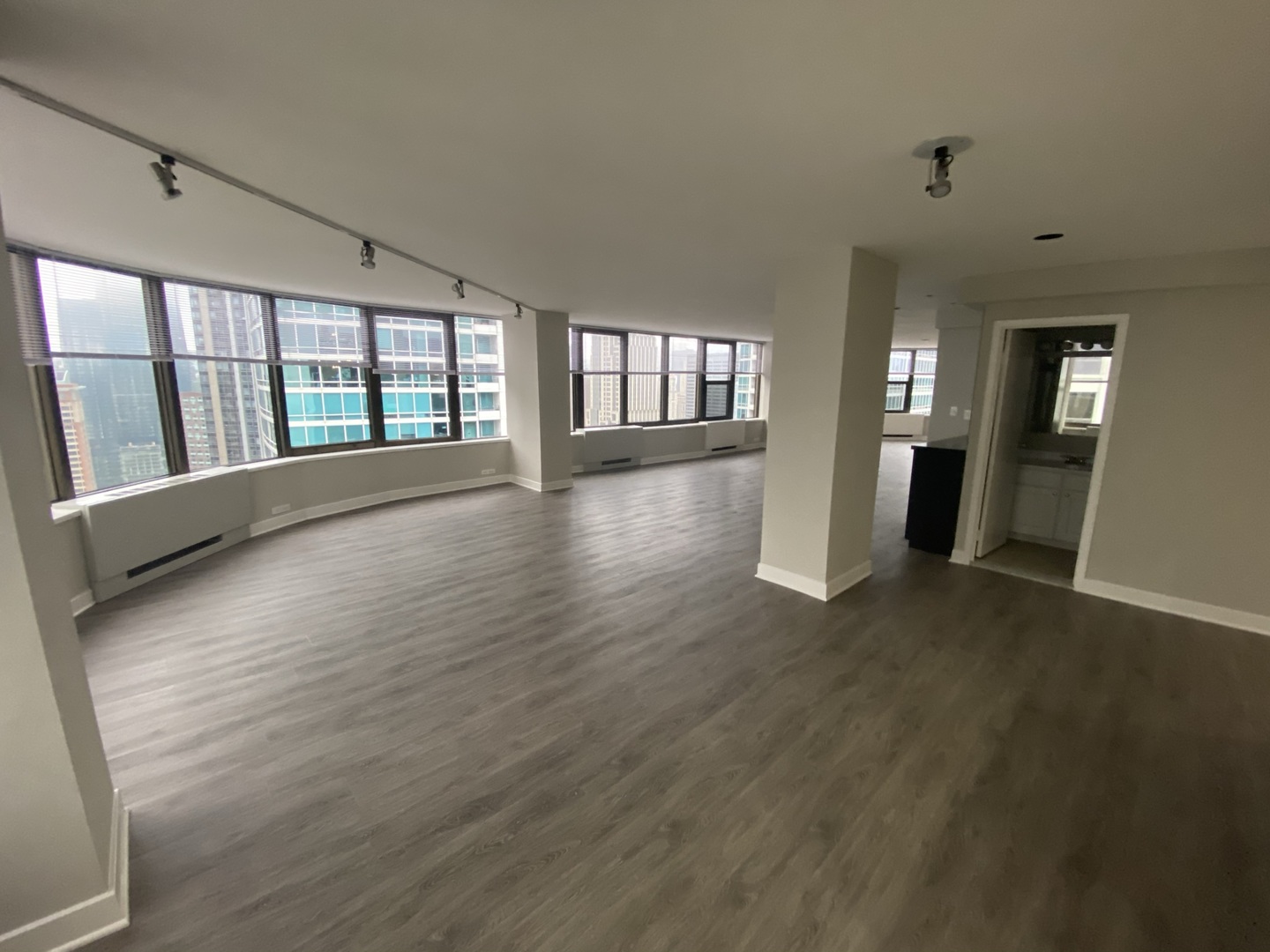 333 E Ontario Street 4511
