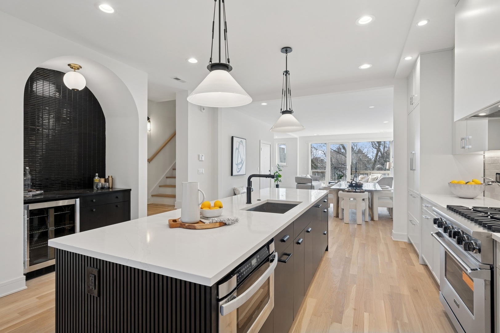 2020 W Webster Avenue 3E