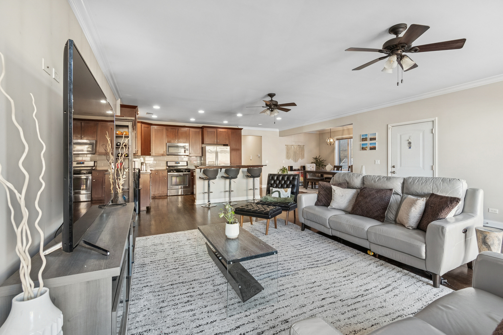 5741 W Lawrence Avenue 1