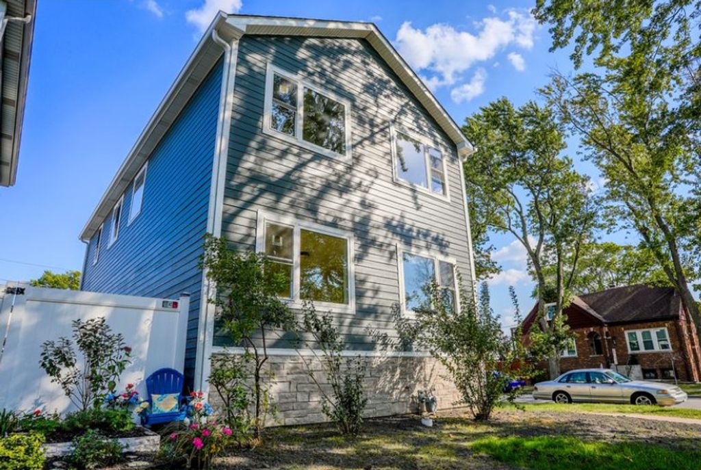 Photo for 2201 N 74th Court, Elmwood Park, IL 60707 (MLS # 12502126)