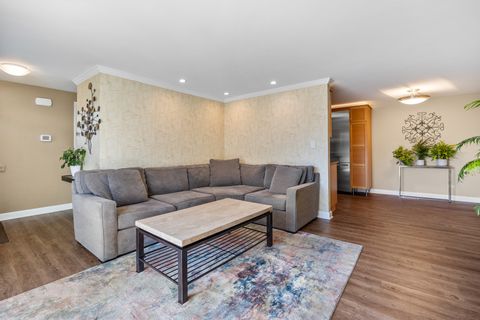 Tiny photo for 1123 Stoughton Court #1123, Schaumburg, IL 60194 (MLS # 12485204)