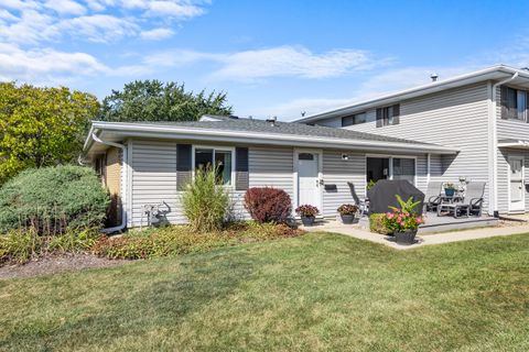 Photo of 1123 Stoughton Court #1123, Schaumburg, IL 60194 (MLS # 12485204)