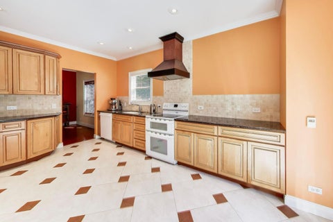 Tiny photo for 1039 Viewpoint Drive, Lake In The Hills, IL 60156 (MLS # 12633583)