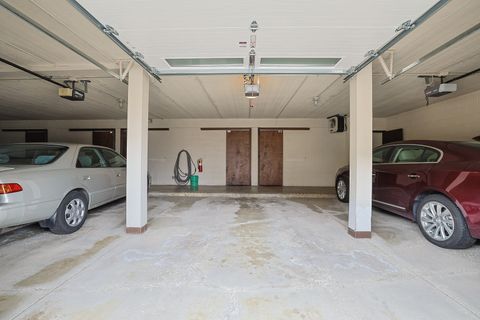 Tiny photo for 200 Red Top Drive #302, Libertyville, IL 60048 (MLS # 12600102)