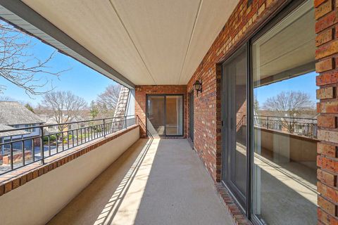 Tiny photo for 200 Red Top Drive #302, Libertyville, IL 60048 (MLS # 12600102)